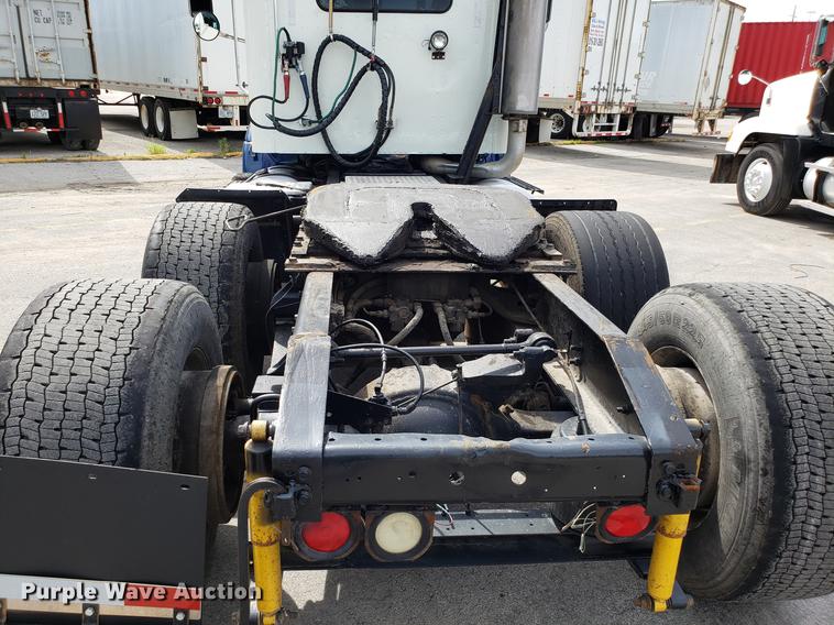 image for item ET9755 2002 International 9100i semi truck