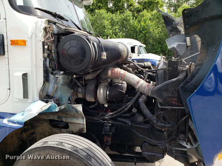 image for item ET9755 2002 International 9100i semi truck