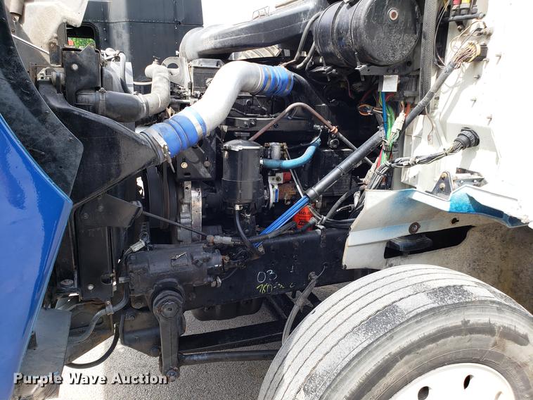 image for item ET9755 2002 International 9100i semi truck