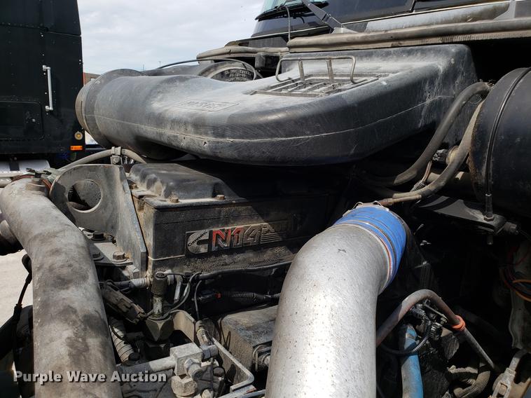 image for item ET9755 2002 International 9100i semi truck