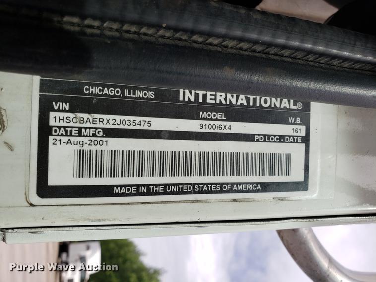 image for item ET9755 2002 International 9100i semi truck