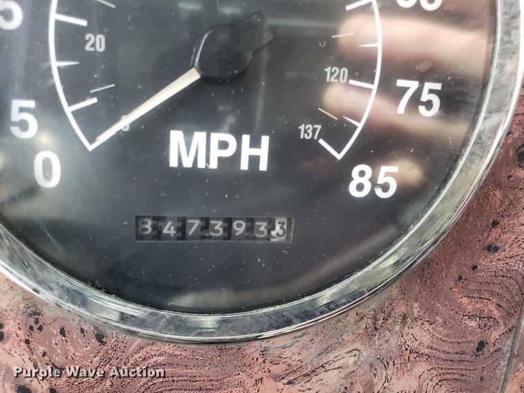 image for item ET9756 2001 International 9200i semi truck