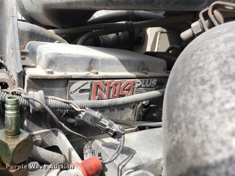 image for item ET9756 2001 International 9200i semi truck