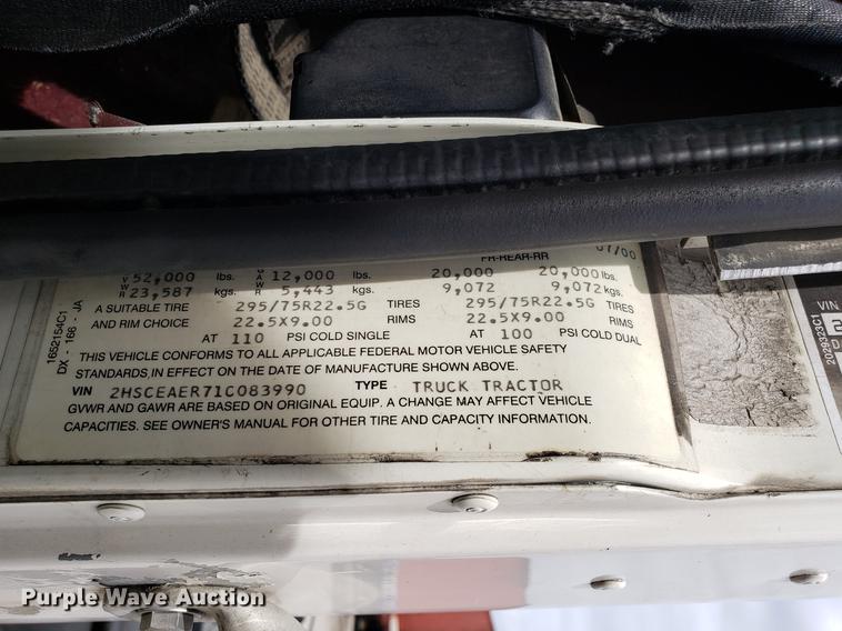 image for item ET9756 2001 International 9200i semi truck