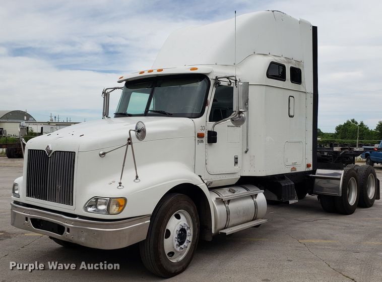 image for item ET9758 2005 International 9400 semi truck