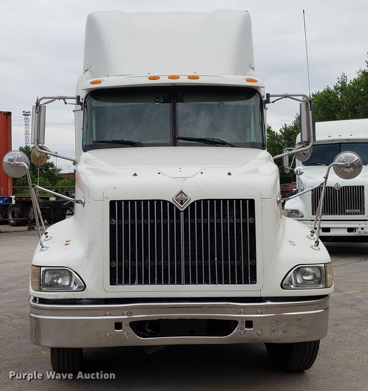 image for item ET9758 2005 International 9400 semi truck