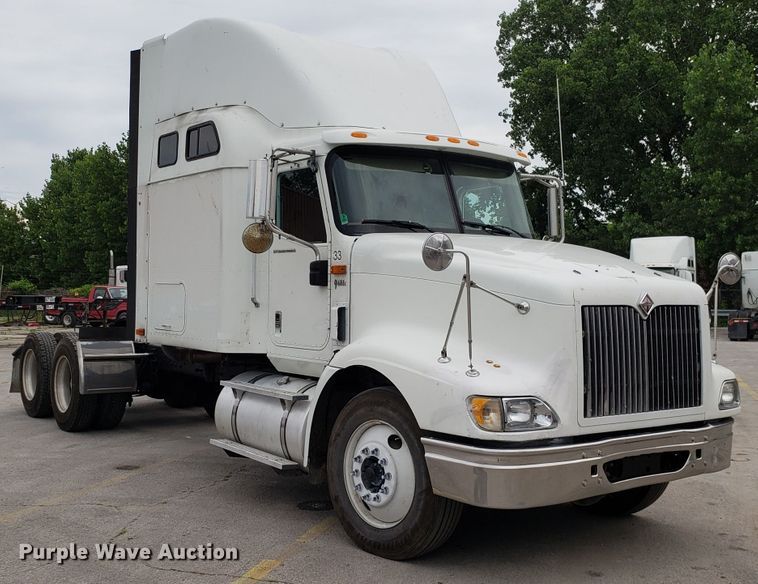 image for item ET9758 2005 International 9400 semi truck