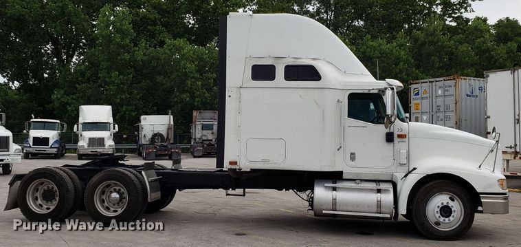 image for item ET9758 2005 International 9400 semi truck