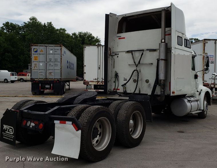 image for item ET9758 2005 International 9400 semi truck