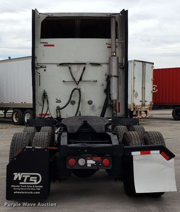 image for item ET9758 2005 International 9400 semi truck