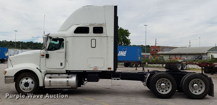 image for item ET9758 2005 International 9400 semi truck