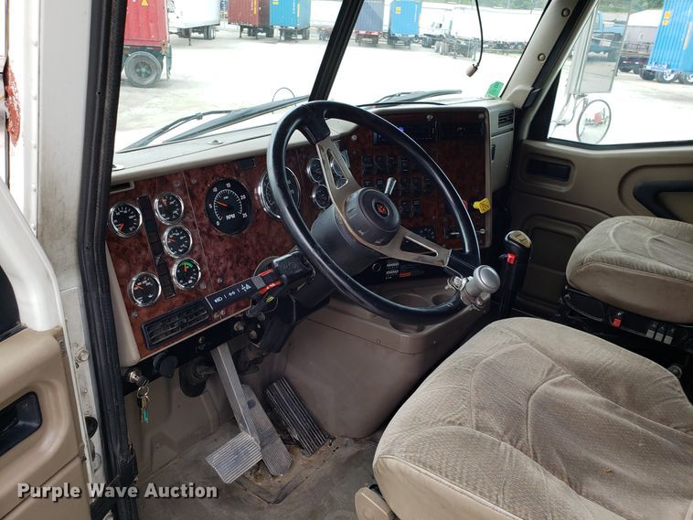 image for item ET9758 2005 International 9400 semi truck