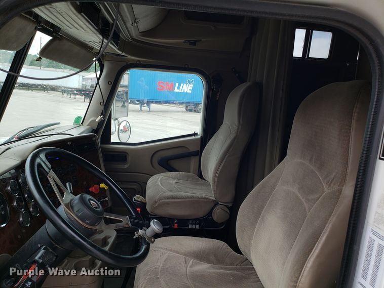 image for item ET9758 2005 International 9400 semi truck