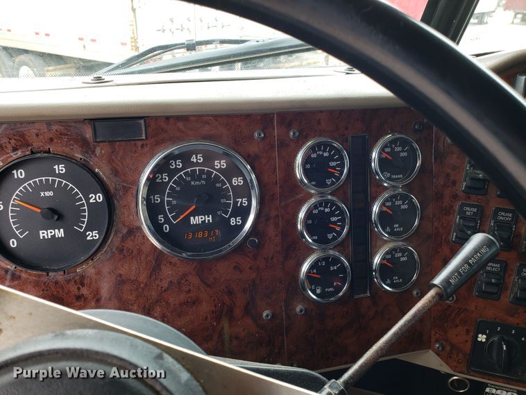 image for item ET9758 2005 International 9400 semi truck