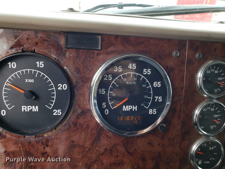 image for item ET9758 2005 International 9400 semi truck