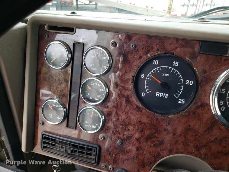 image for item ET9758 2005 International 9400 semi truck