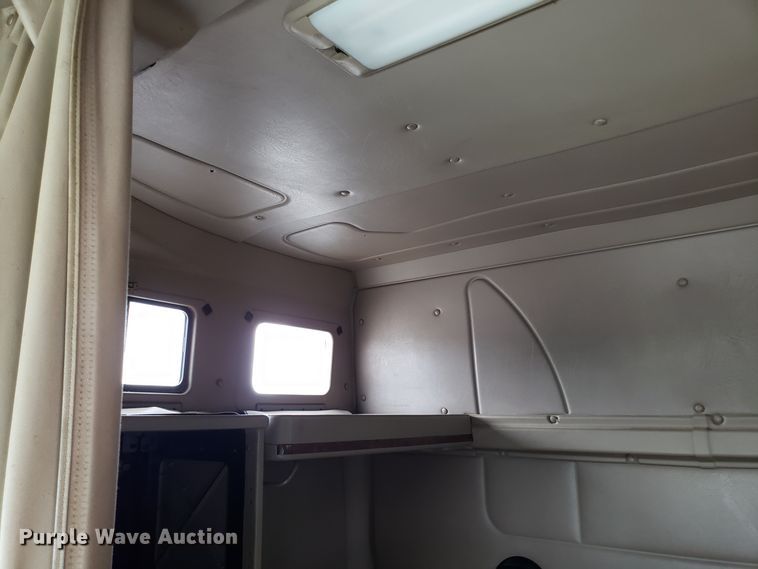 image for item ET9758 2005 International 9400 semi truck