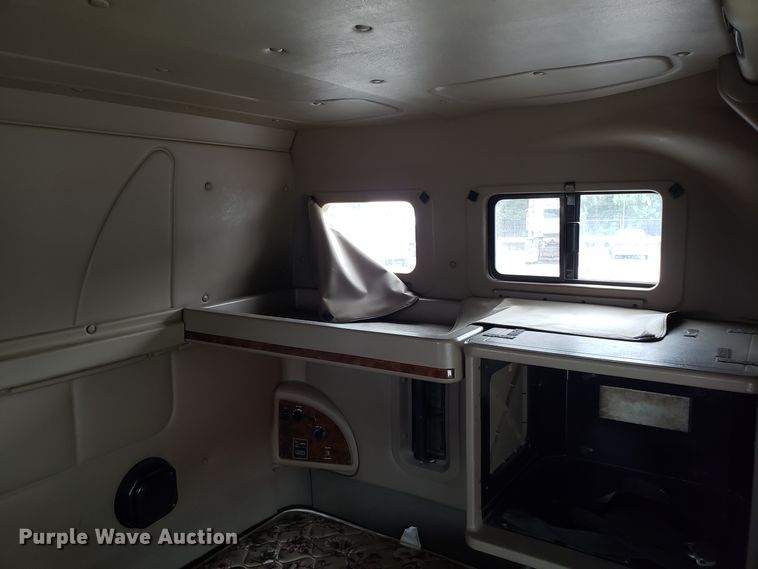 image for item ET9758 2005 International 9400 semi truck