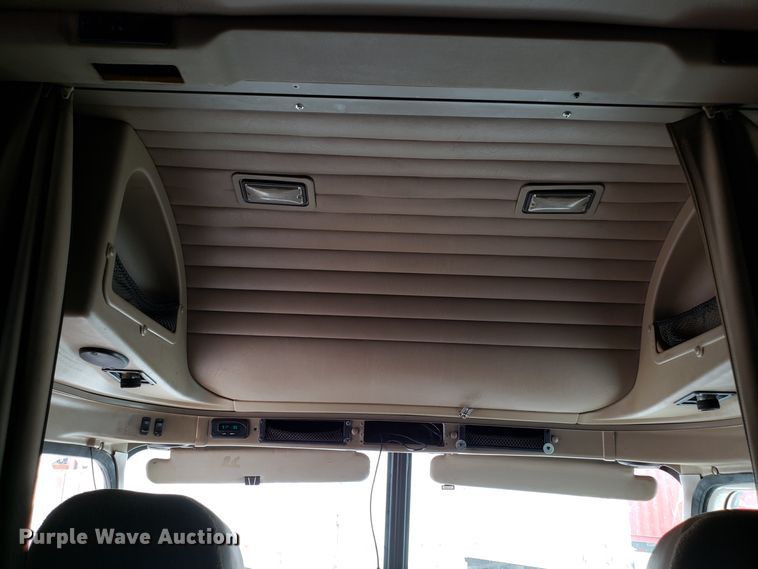 image for item ET9758 2005 International 9400 semi truck