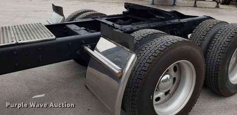 image for item ET9758 2005 International 9400 semi truck