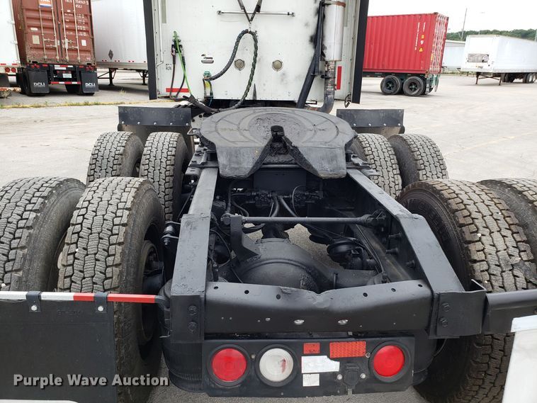 image for item ET9758 2005 International 9400 semi truck