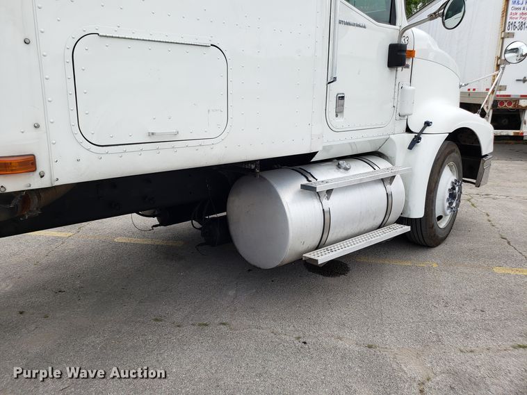 image for item ET9758 2005 International 9400 semi truck