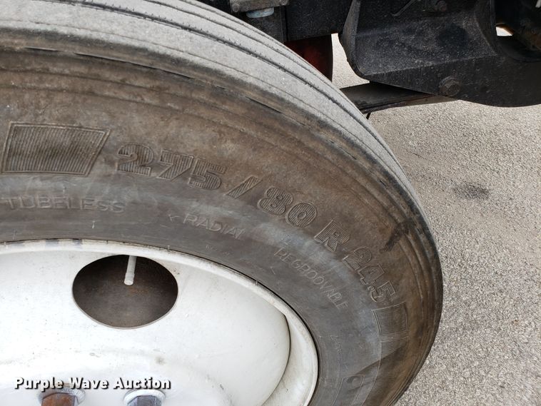 image for item ET9758 2005 International 9400 semi truck