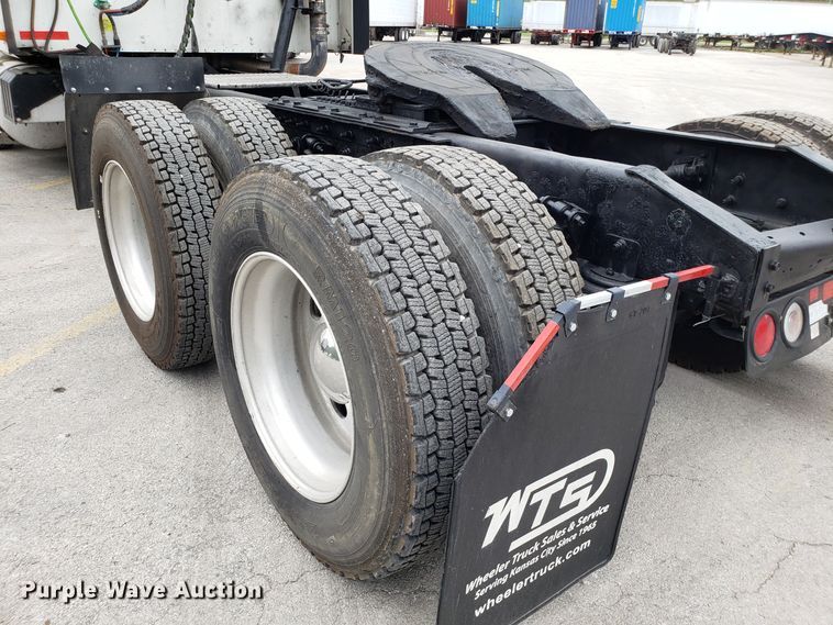 image for item ET9758 2005 International 9400 semi truck