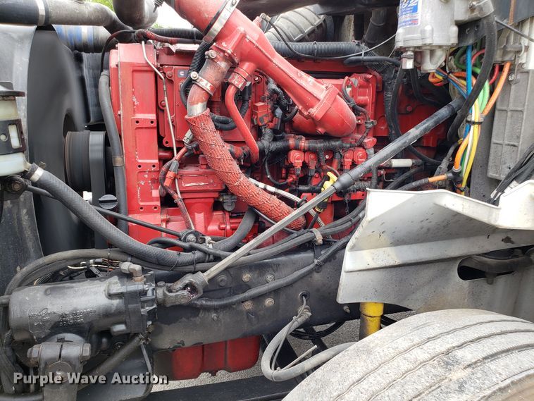 image for item ET9758 2005 International 9400 semi truck