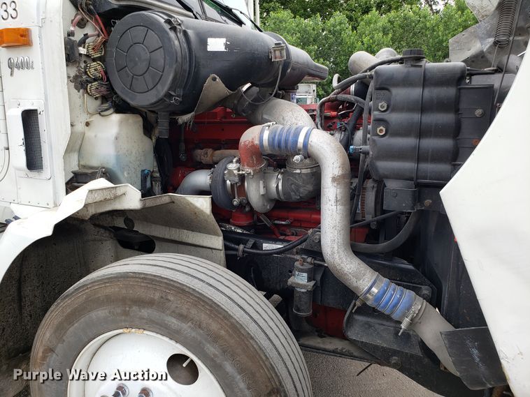 image for item ET9758 2005 International 9400 semi truck