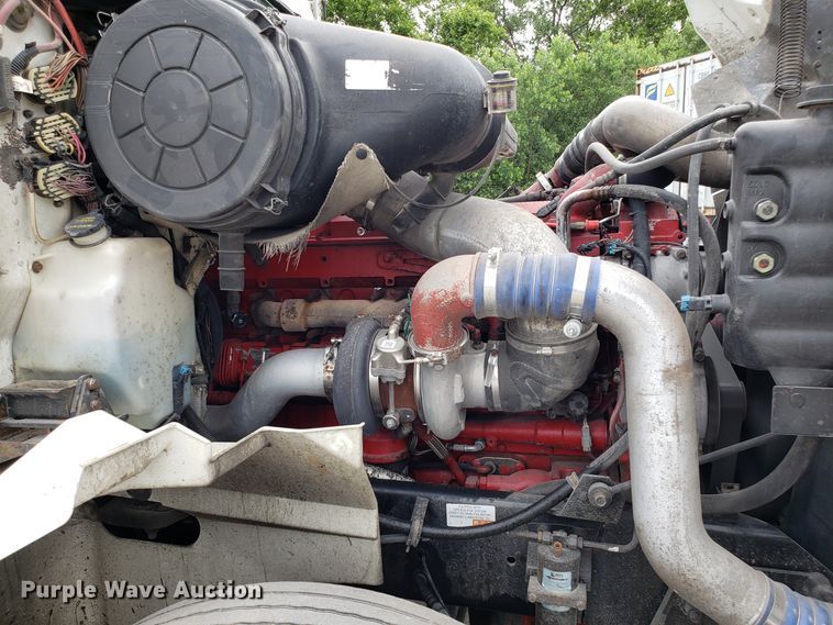 image for item ET9758 2005 International 9400 semi truck