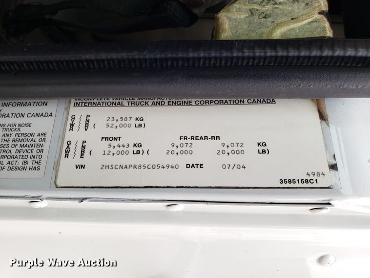 image for item ET9758 2005 International 9400 semi truck