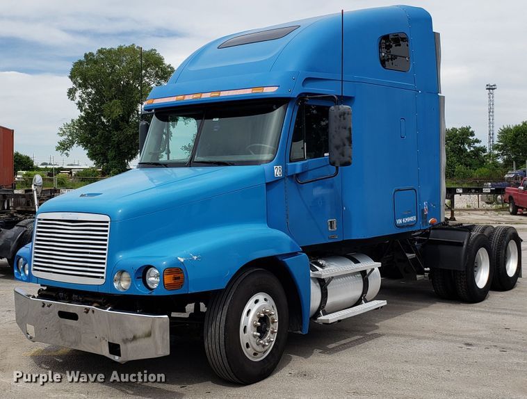 image for item ET9759 2004 Freightliner Century Class semi truck