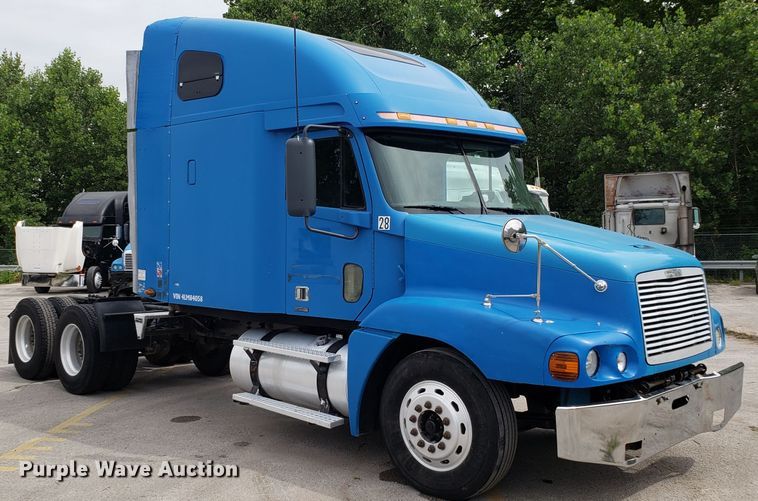 image for item ET9759 2004 Freightliner Century Class semi truck