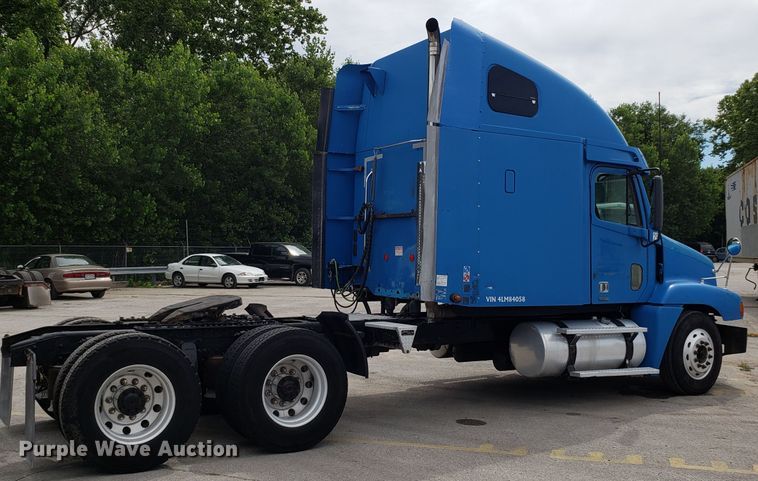 image for item ET9759 2004 Freightliner Century Class semi truck