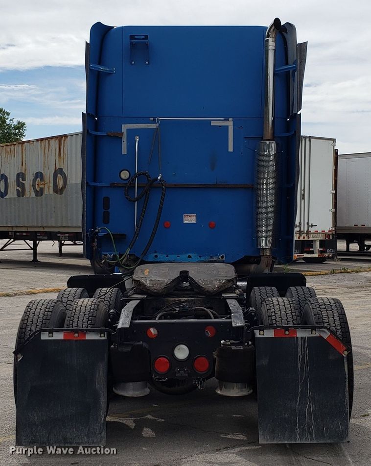 image for item ET9759 2004 Freightliner Century Class semi truck