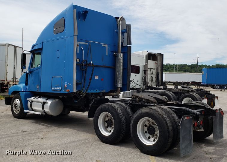 image for item ET9759 2004 Freightliner Century Class semi truck