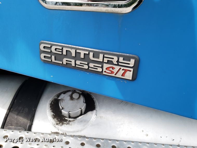 image for item ET9759 2004 Freightliner Century Class semi truck