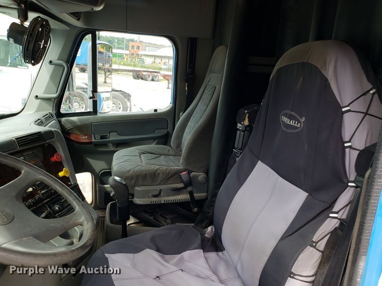 image for item ET9759 2004 Freightliner Century Class semi truck