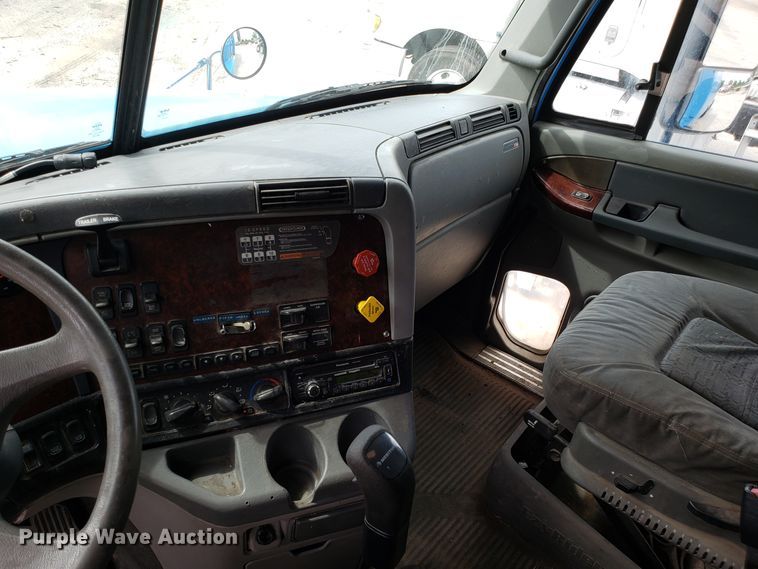 image for item ET9759 2004 Freightliner Century Class semi truck