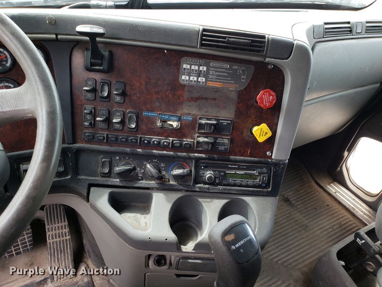 image for item ET9759 2004 Freightliner Century Class semi truck