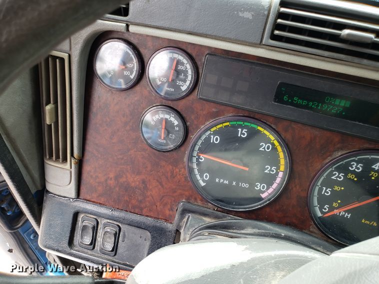 image for item ET9759 2004 Freightliner Century Class semi truck