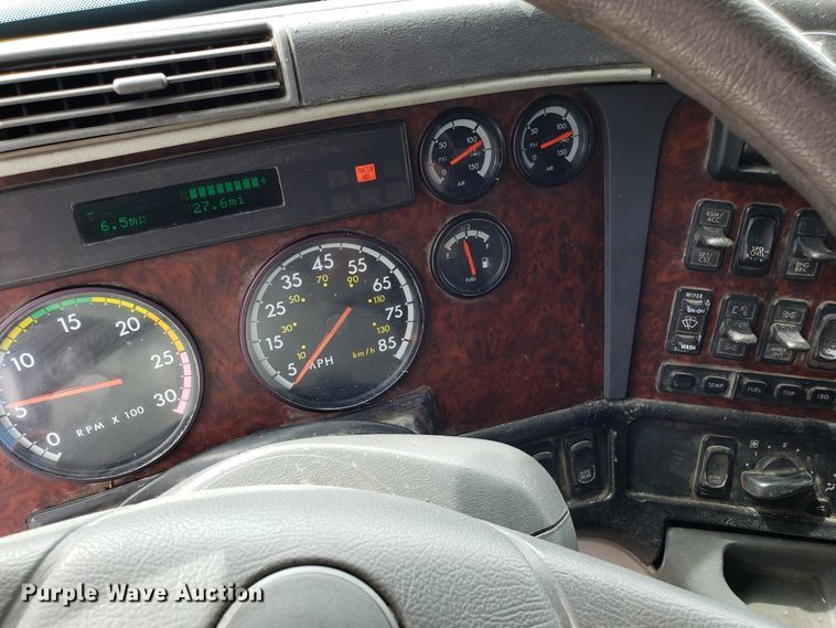 image for item ET9759 2004 Freightliner Century Class semi truck