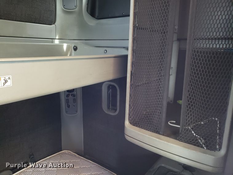 image for item ET9759 2004 Freightliner Century Class semi truck