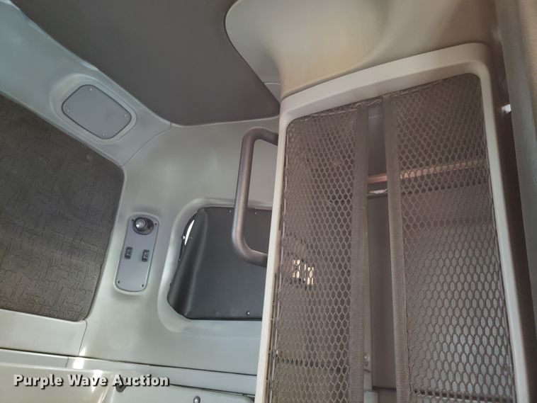 image for item ET9759 2004 Freightliner Century Class semi truck