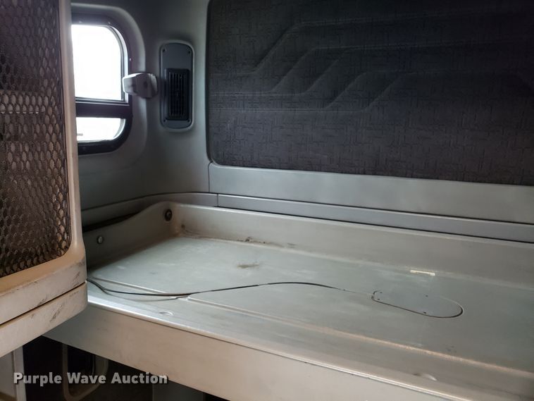 image for item ET9759 2004 Freightliner Century Class semi truck