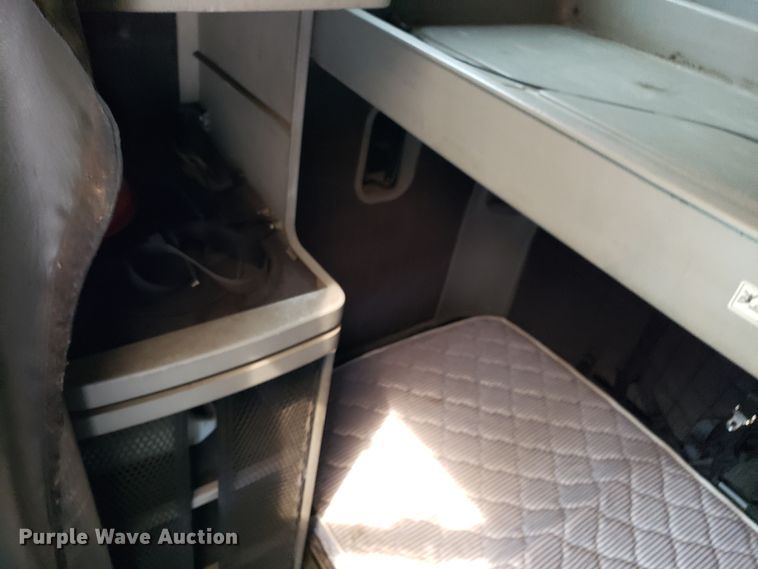 image for item ET9759 2004 Freightliner Century Class semi truck