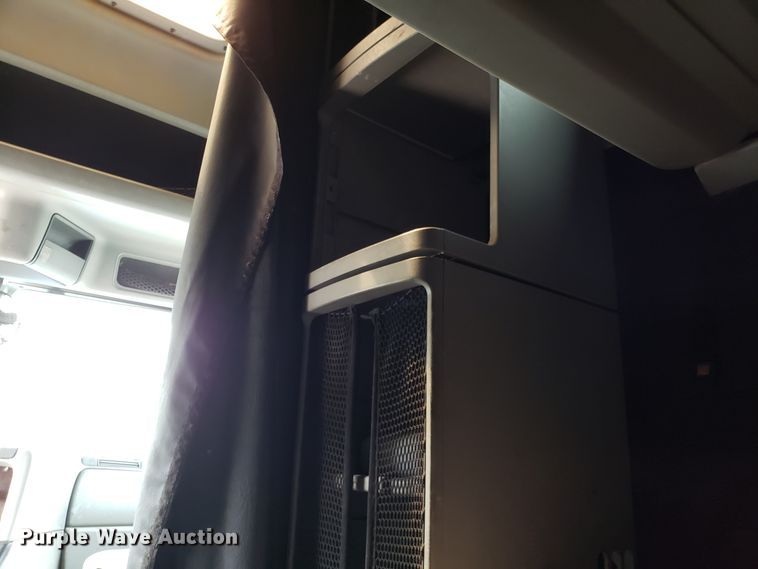 image for item ET9759 2004 Freightliner Century Class semi truck