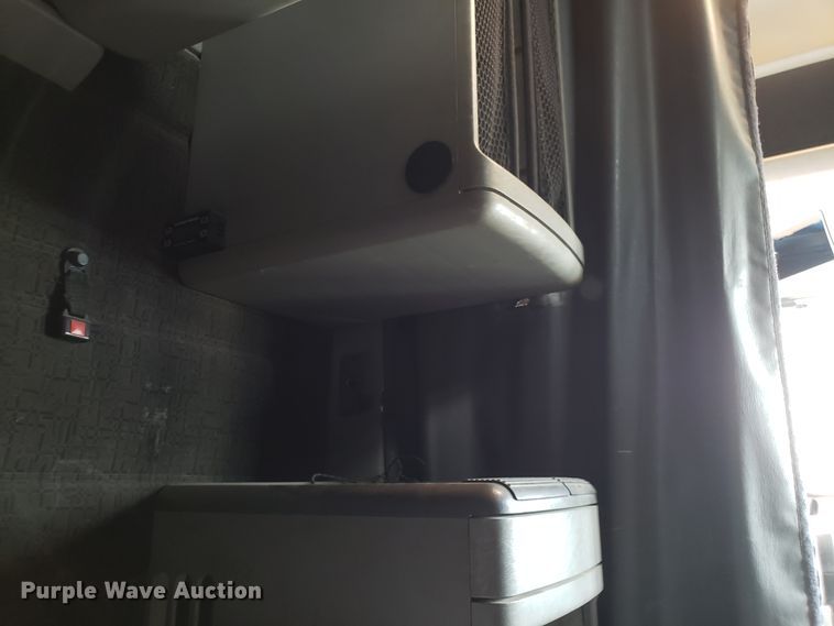 image for item ET9759 2004 Freightliner Century Class semi truck