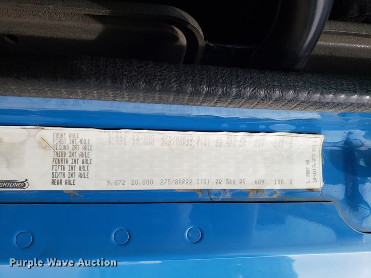 image for item ET9759 2004 Freightliner Century Class semi truck